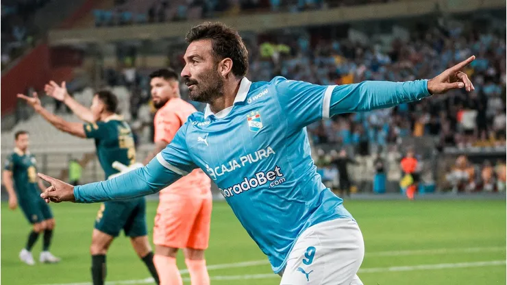 Sporting Cristal se mide ante Cerro Porteño en un partido clave.