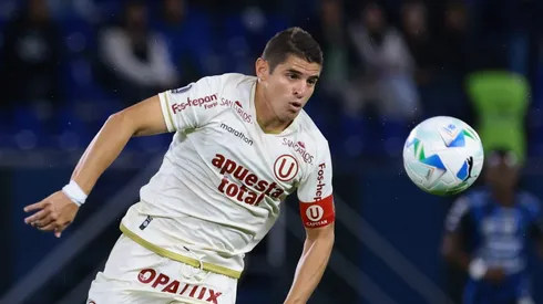 Universitario enfrenta a Barcelona SC por la Copa Libertadores 2025.