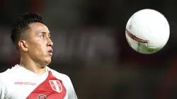 Christian Cueva vistiendo la camiseta de la Selección Peruana.