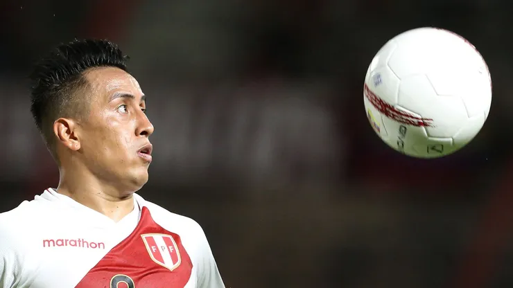 Christian Cueva vistiendo la camiseta de la Selección Peruana.