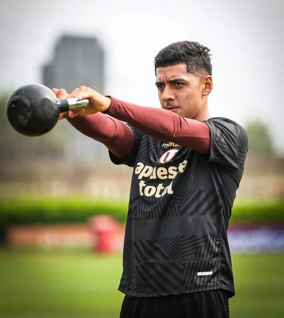 César Inga entrenando en Campomar. (Foto: Universitario).