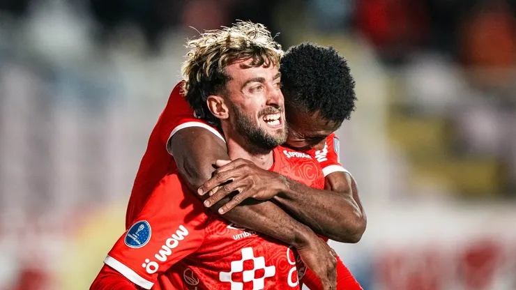 Cienciano goleó a Deportes Iquique y pasó de ronda.