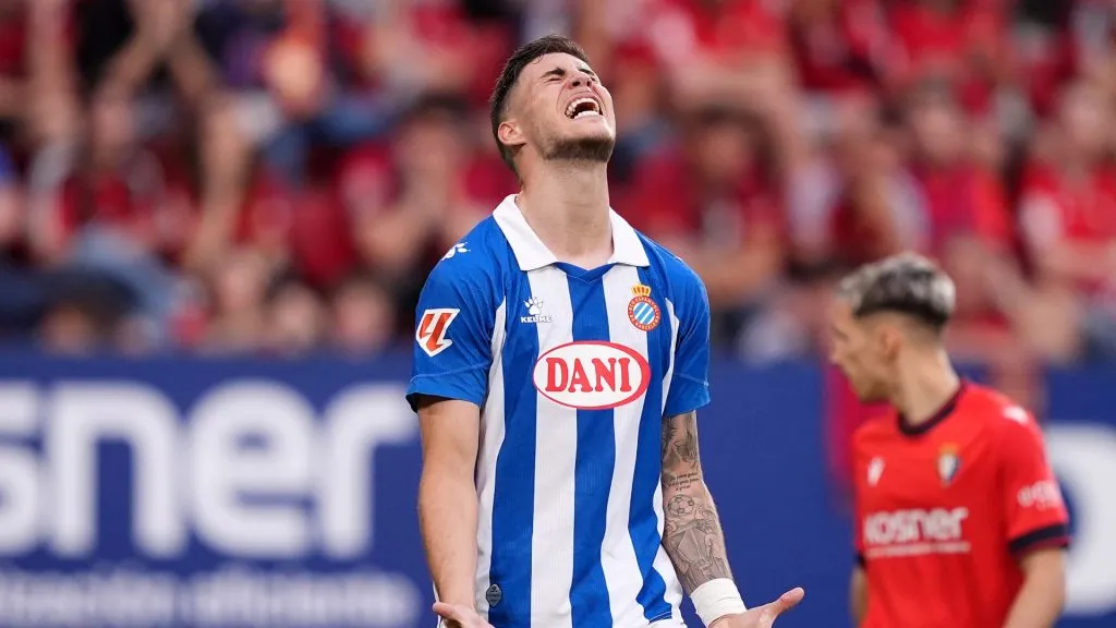 El lamento de Roberto Fernández en el duelo ante Osasuna (Getty Images).