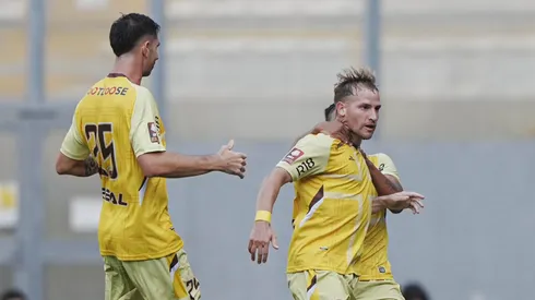 Juan Pablo II 2-0 Universitario por la fecha 13 del Torneo Apertura 2025.