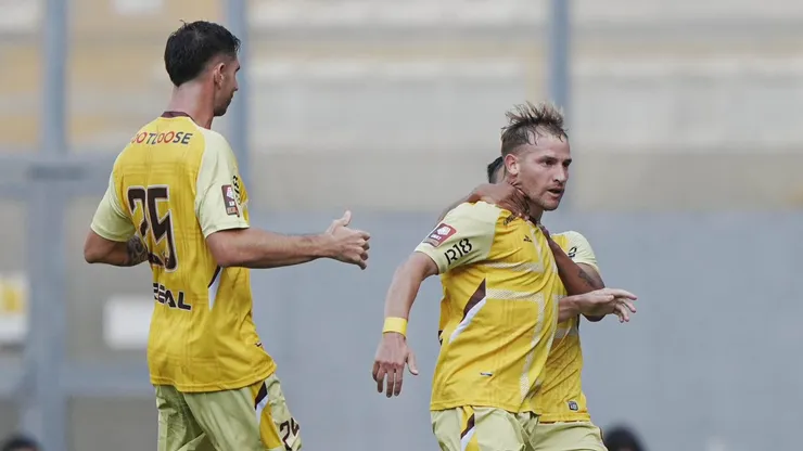 Juan Pablo II 2-0 Universitario por la fecha 13 del Torneo Apertura 2025.