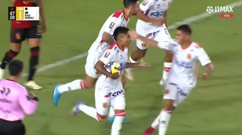 Raúl Ruidíaz marcó gol de penal y podría beneficiar a Universitario.