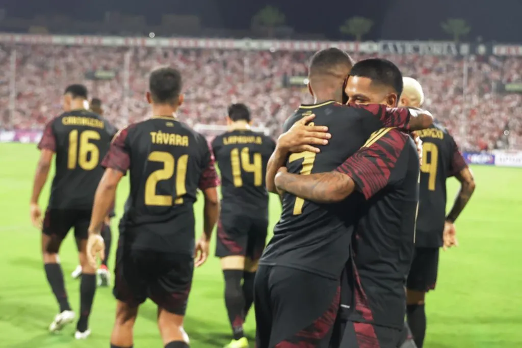 Joao Grimaldo celebrando en la Selección Peruana. (Foto: El Peruano).