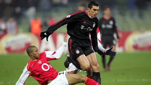 Lucio enfrentando a Gael Clichy.