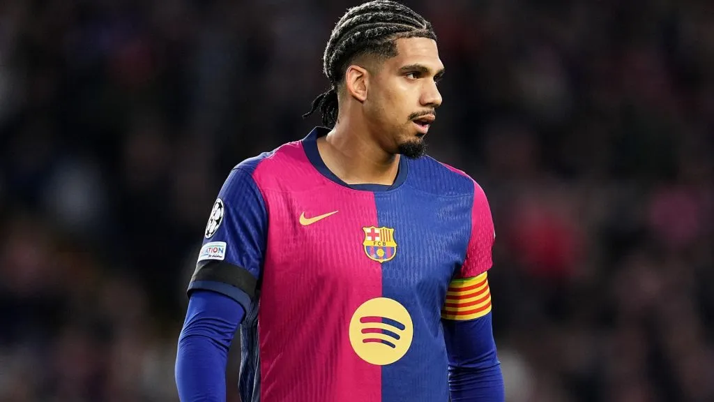 Ronald Araújo supo ser capitán en este 2025 (Getty Images).