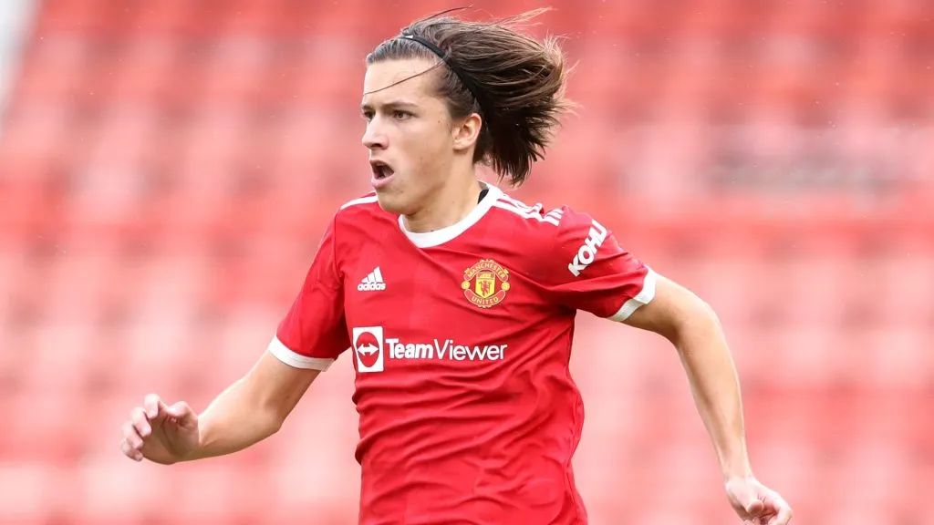 Álvaro Carreras, jugando la UEFA Youth League con Manchester United (Getty Images).