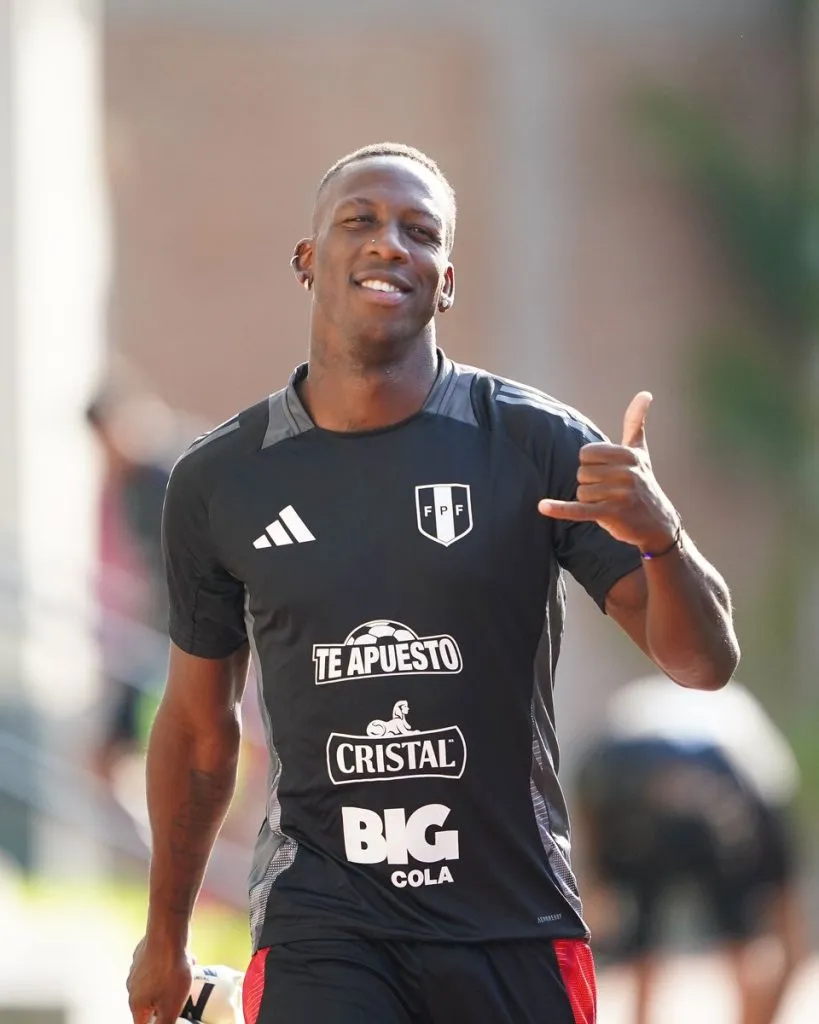 Luis Advíncula en la VIDENA. (Foto: FPF).
