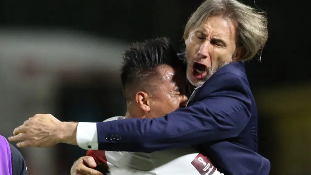 Christian Cueva y un abrazo afectuoso con Ricardo Gareca (Getty Images).