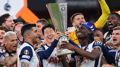 Tottenham celebrando la obtención de la UEFA Europa League 2025.