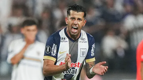 Pablo Ceppelini vistiendo la camiseta de Alianza Lima.