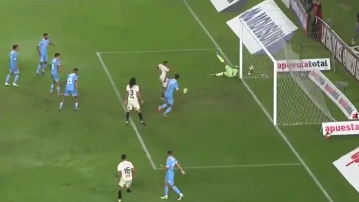 Edison Flores aprovechó el arco libre para el 1-0 de la 'U'.