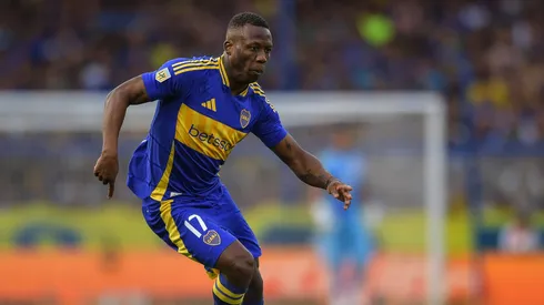 Luis Advíncula jugando en Boca Juniors.