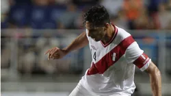 Claudio Pizarro vistiendo la camiseta de la Selección Peruana.
