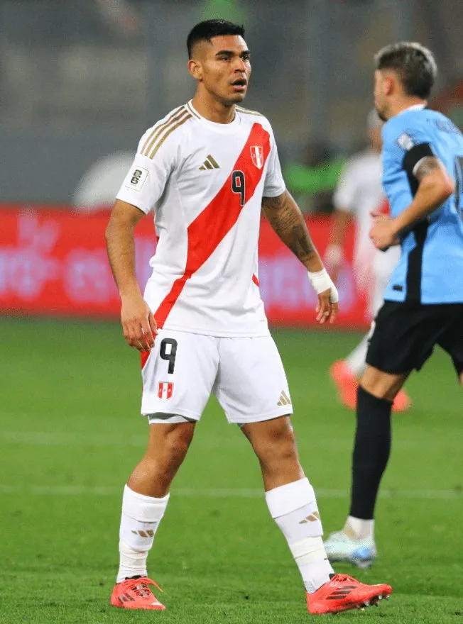 Luis Ramos jugando en el Selección Peruana. (Foto: X).