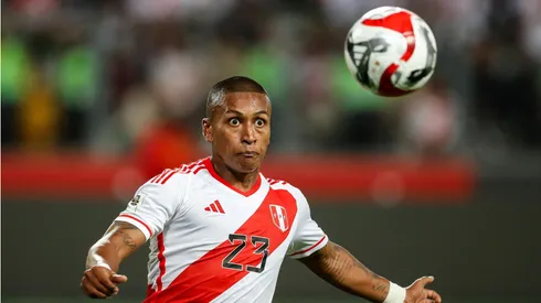 Pedro Aquino vistiendo la camiseta de la Selección Peruana.