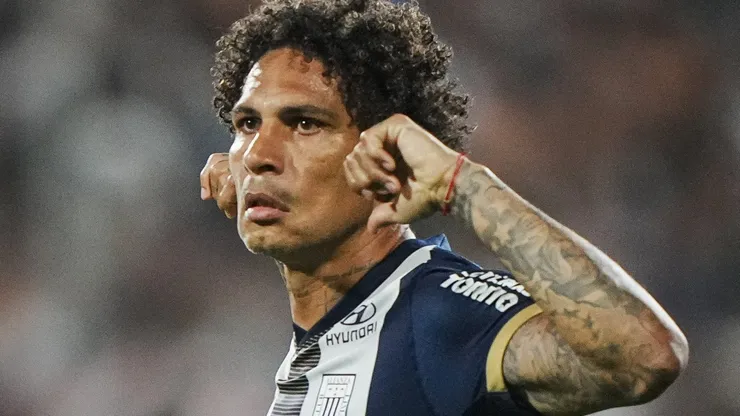Paolo Guerrero celebrando.
