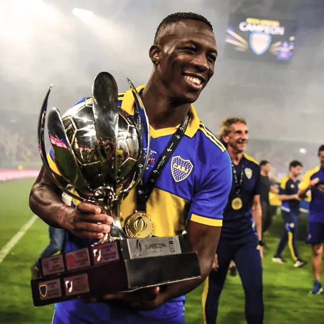Luis Advíncula en Boca Juniors. (Foto: X).