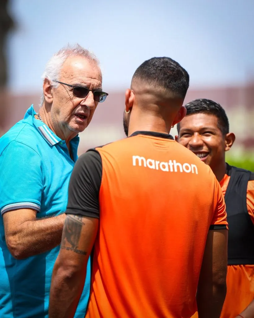 Un día de Jorge Fossati en Universitario. (Foto: X).