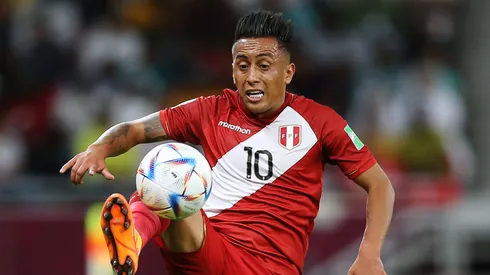 Christian Cueva vistiendo la camiseta de la Selección Peruana.