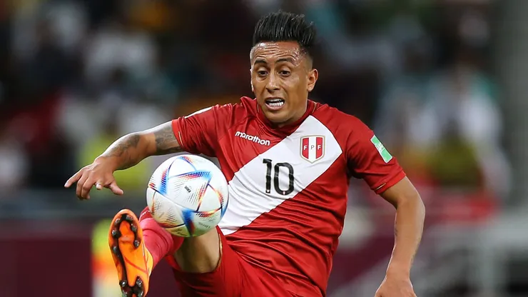 Christian Cueva vistiendo la camiseta de la Selección Peruana.