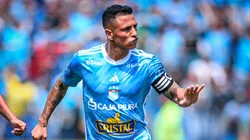 Yoshimar Yotún con camiseta de Sporting Cristal.