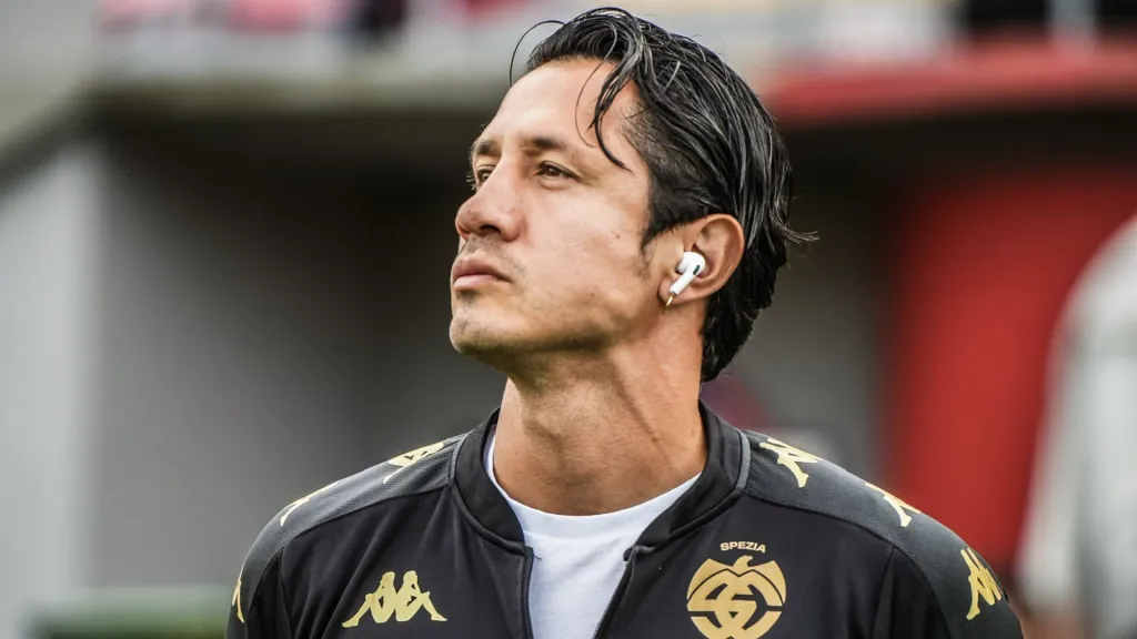 Gianluca Lapadula sufrió un duro golpe en Italia.