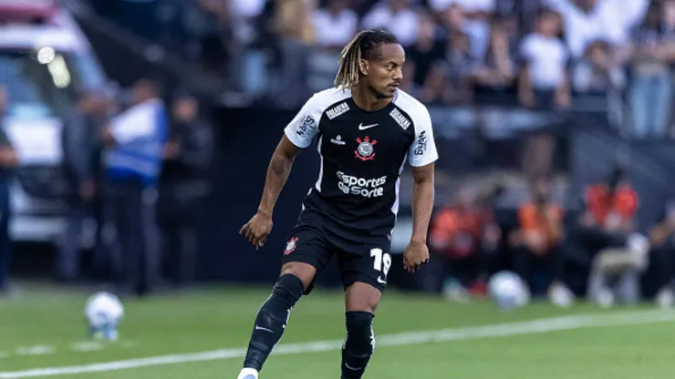 André Carrillo vistiendo la camiseta de Corinthians.