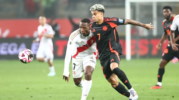 Luis Díaz y Advíncula, en el último duelo entre Perú y Colombia.
