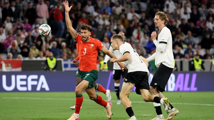 Alemania anotó con un gol polémico ante Portugal.