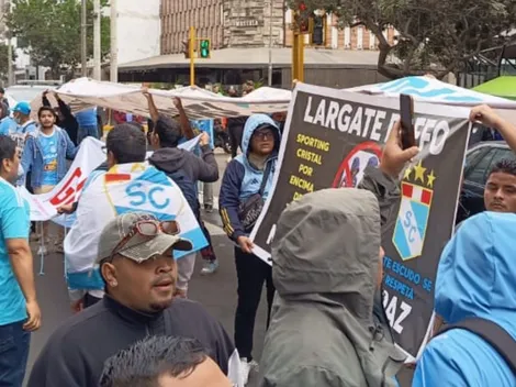 Así fue la protesta de los hinchas de Cristal en las oficinas de Innova en Miraflores