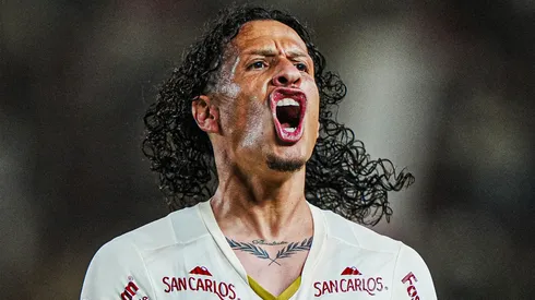 Williams Riveros y Universitario.