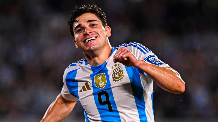 Julián Álvarez en su gol con Argentina a Chile.