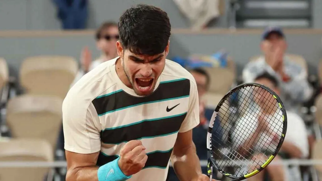 Carlos Alcaraz en Roland Garros 2025.