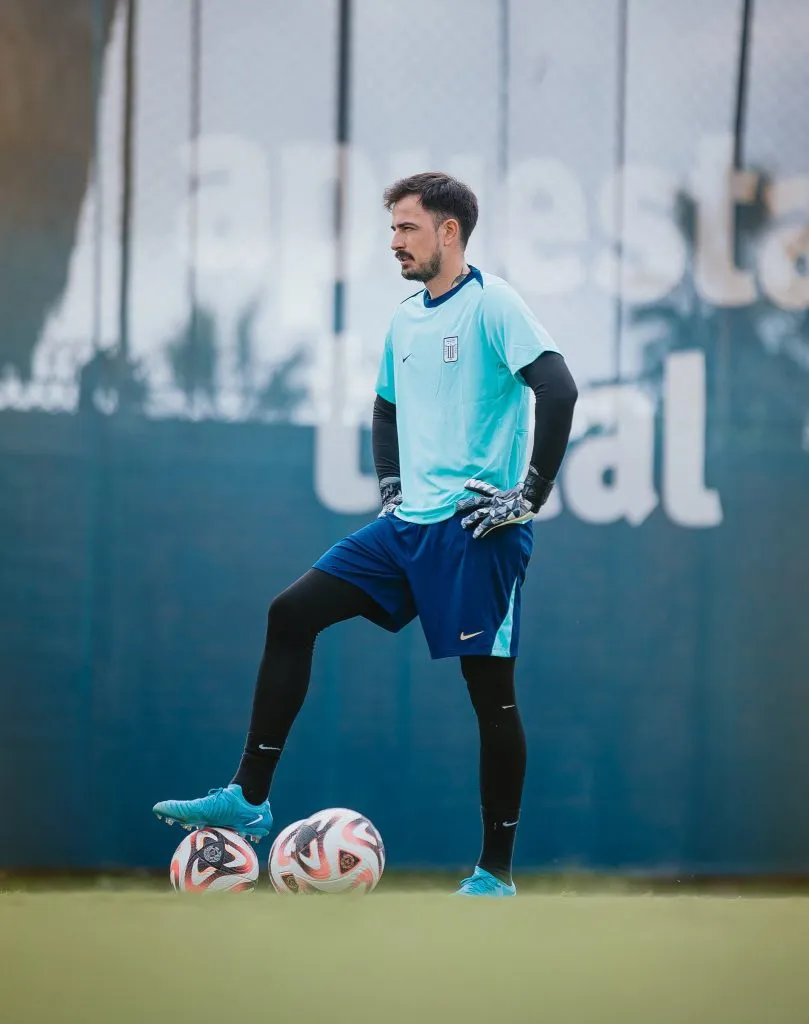 Guillermo Viscarra entrenando en Alianza Lima. (Foto: X).
