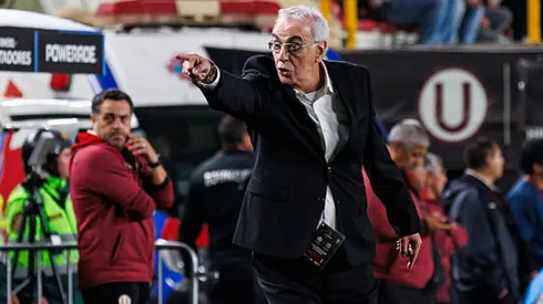Universitario podría perder a Jorge Fossati.