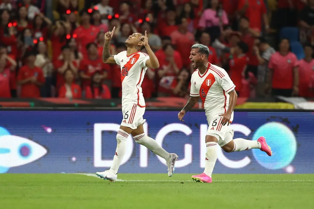Bryan Reyna anotando gol con Perú. (Photo by Chung Sung-Jun/Getty Images)