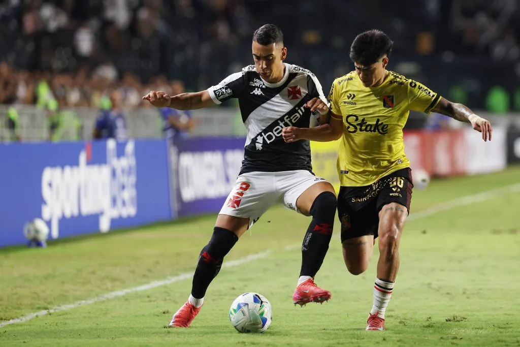 Kenji Cabrera jugando contra Vasco da Gama. (Photo by Wagner Meier/Getty Images)