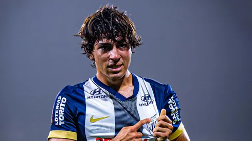 Bassco Soyer jugando para Alianza Lima.