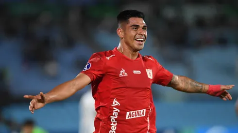 Luis Ramos celebrando con camiseta del América de Cali.