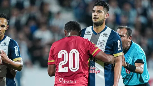 Carlos Zambrano contra Sport Huancayo.