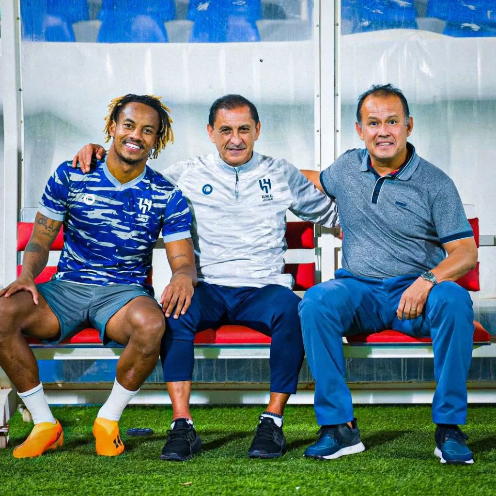 Ramón Díaz con André Carrillo. (Foto: X).