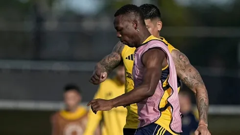 Luis Advíncula en los entrenamientos de Boca Juniors.