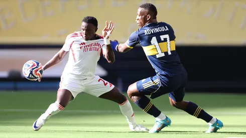 Luis Advíncula fue titular con Boca Juniors.