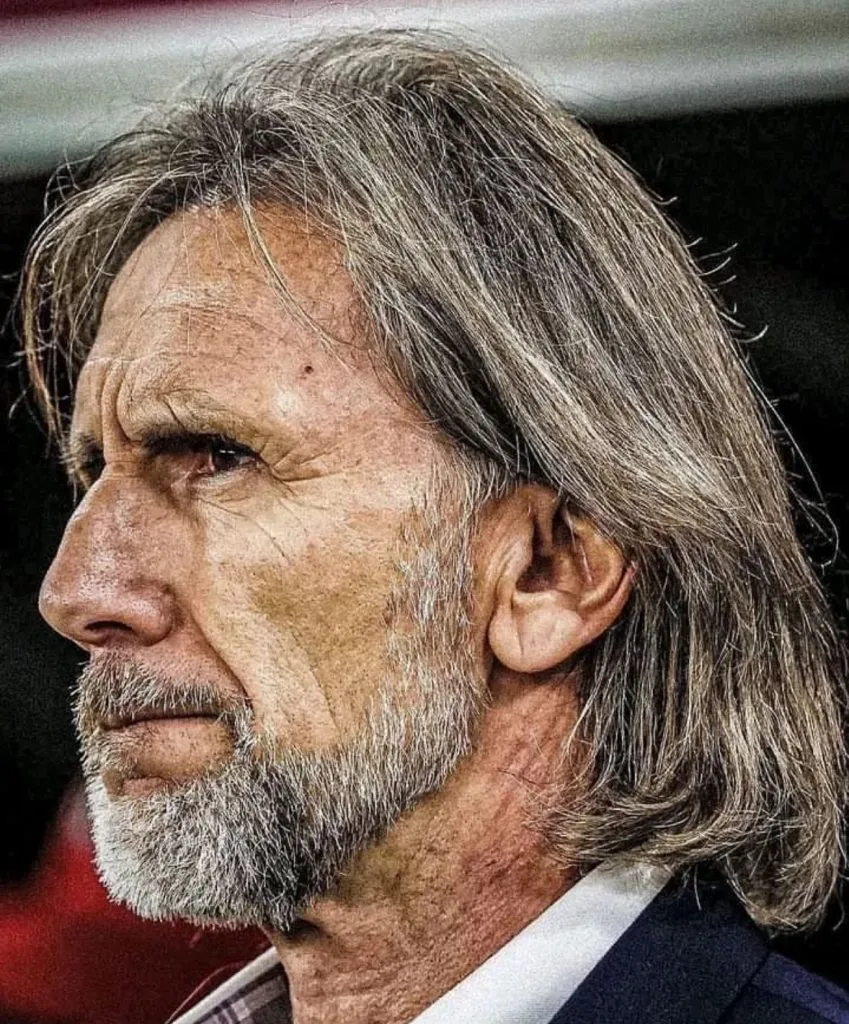 Ricardo Gareca dirigiendo las Eliminatorias. (Foto: X).