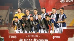 El equipo de Alianza Lima ante Comerciantes Unidos.