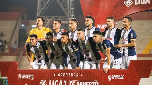 El equipo de Alianza Lima ante Comerciantes Unidos.